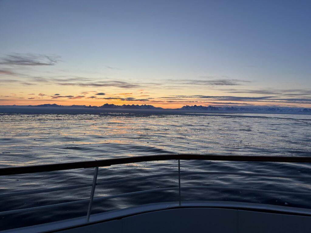 schoen-kreuzfahrt-groenland-vista-travel-kreuzfahrten-luxus-spi2617-kielwasser-arktis