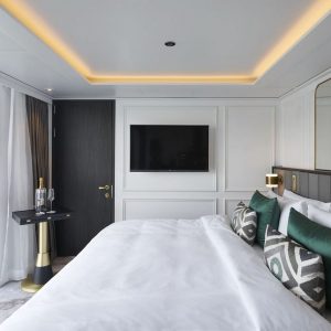 Crystal Ravel - River Suite 1