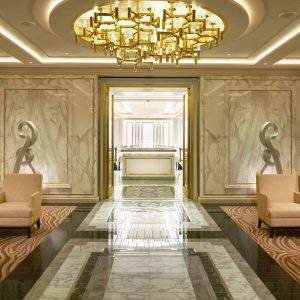 Seven Seas Splendor - Compass Rose Restaurant Eingang