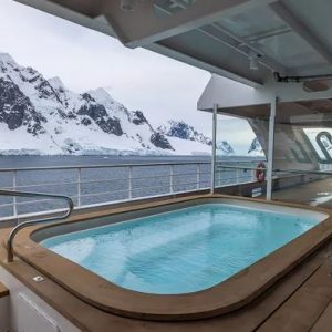 Minerva & Vega aussen - Jacuzzi am Wellness Bereich