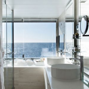 Ponant - Bougainville - Suite 535 Badezimmer