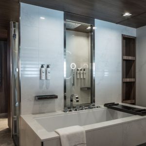 Ponant - Le Commandant Charcot - Suite 640 Badezimmer