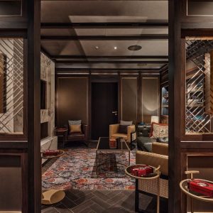 Silver Endeavor innen Connoisseurs Corner