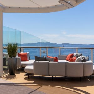 Silver Nova & Silver Ray - Dusky Bar 01